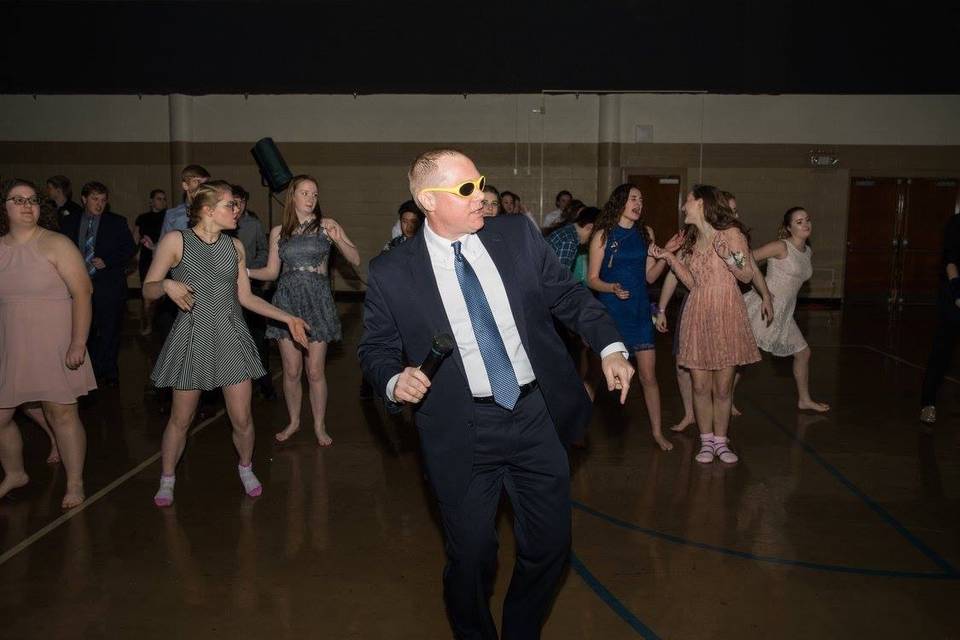 DJ Matt Wallach Leads Dances