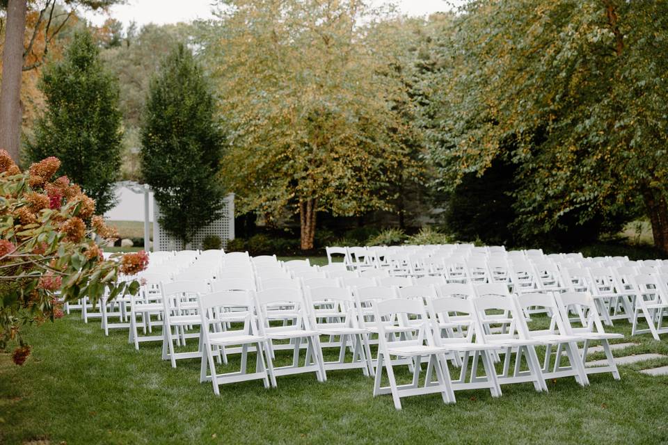 Thistle and Ivory Photography