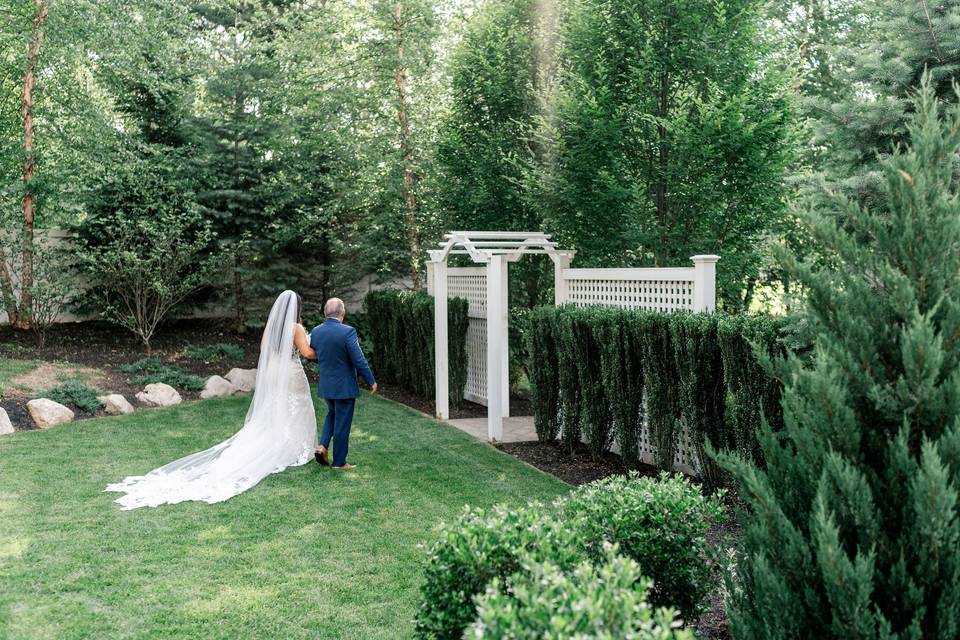 Thistle and Ivory Photography
