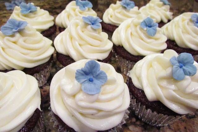 Cravings Cupcakery