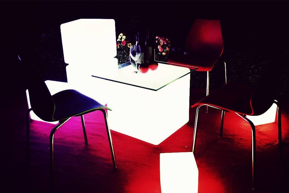 Cube lit accent and seating