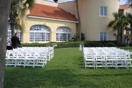 A simple set-up on the beach with the Ocean as your backdrop makes this destination wedding a dream come true.
