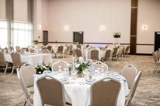 Holiday Inn Express & Dakota Dunes Event Center