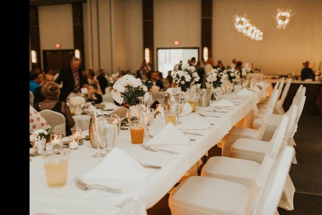 Holiday Inn Express & Dakota Dunes Event Center