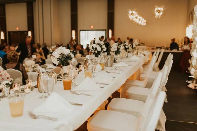 Holiday Inn Express & Dakota Dunes Event Center