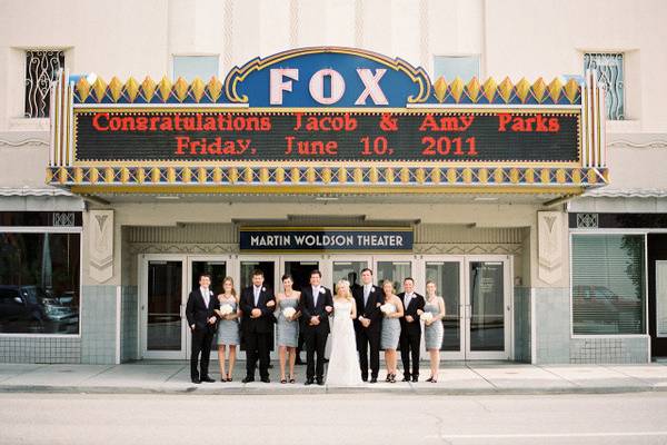 Couple with bridesmaids and groomsmen