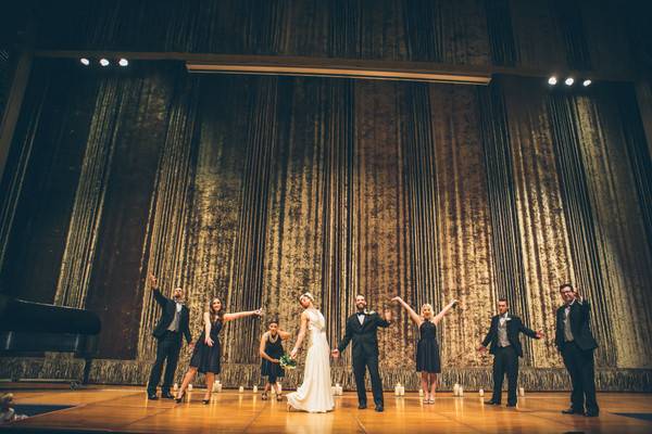 Couple with bridesmaids and groomsmen