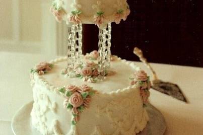 Vintage buttercream cake. Petite roses.