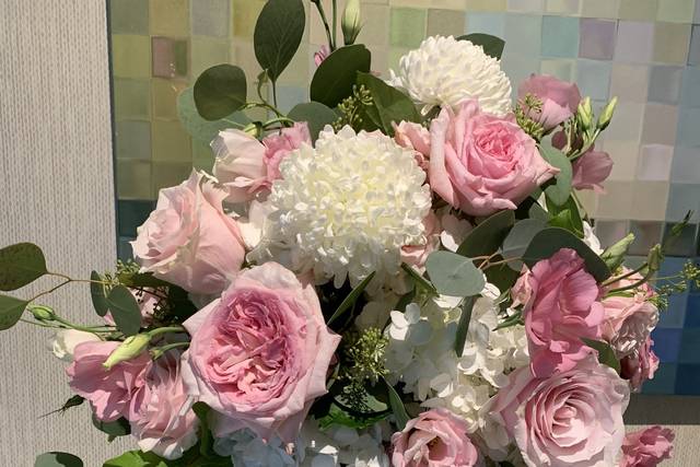 Garden roses tall centerpiece