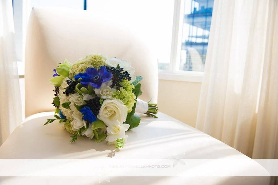 White and blue bridal bouquet