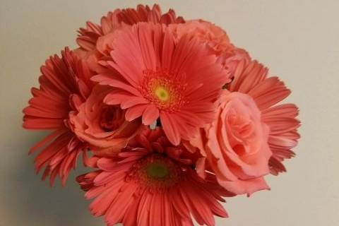 Coral gerbera/rose bouquet