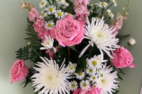 Pink roses & spider mums