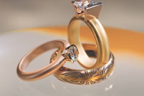 Solid metal engagement ring with mokume wedding band