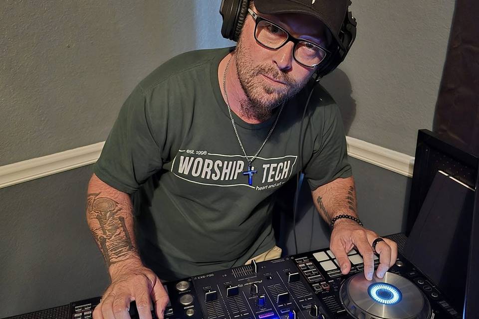 Made 4 More DJ Entertainment