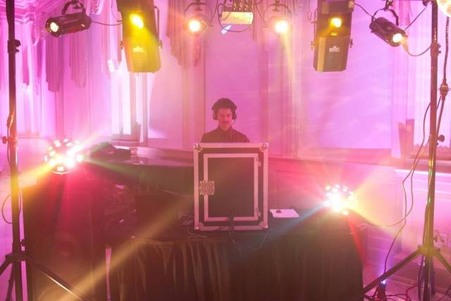 DJ