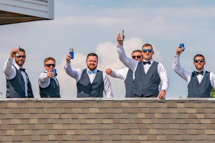 Cheers to the groomsmen