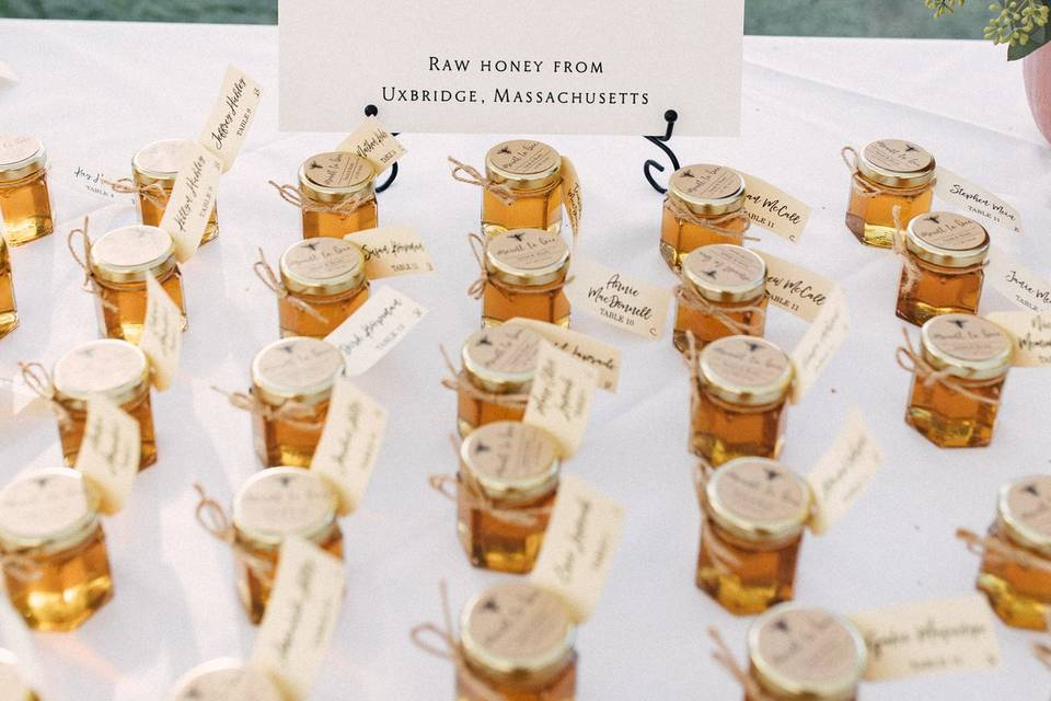 Honey favors for the guests