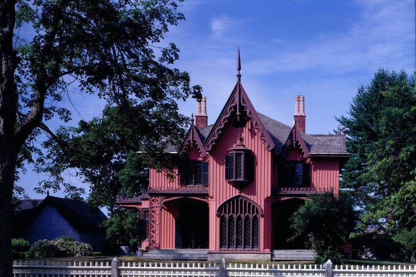 Exteriro view of Roseland Cottage Gardens and Carriage House