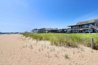 Skylark Beach Inn