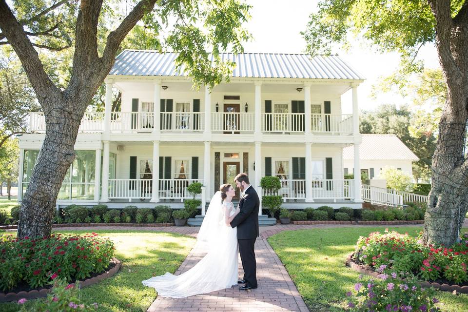 Bagpipes and outdoor ceremony