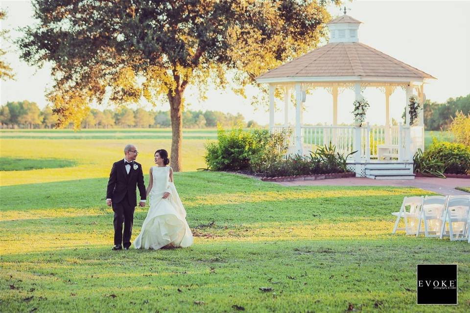 Gazebo and the sweet couple