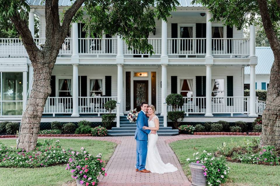 Outdoor wedding with barrelsl