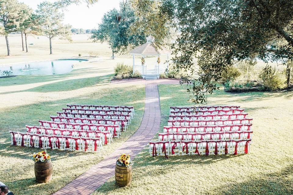 Outdoor wedding with barrelsl