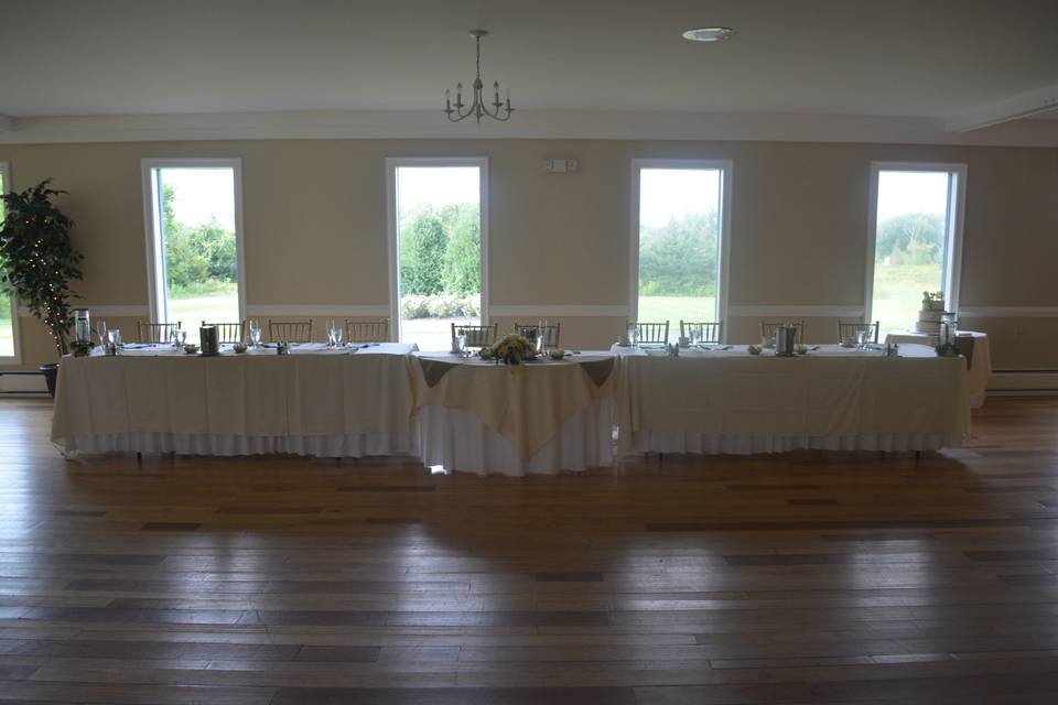 Banquet table