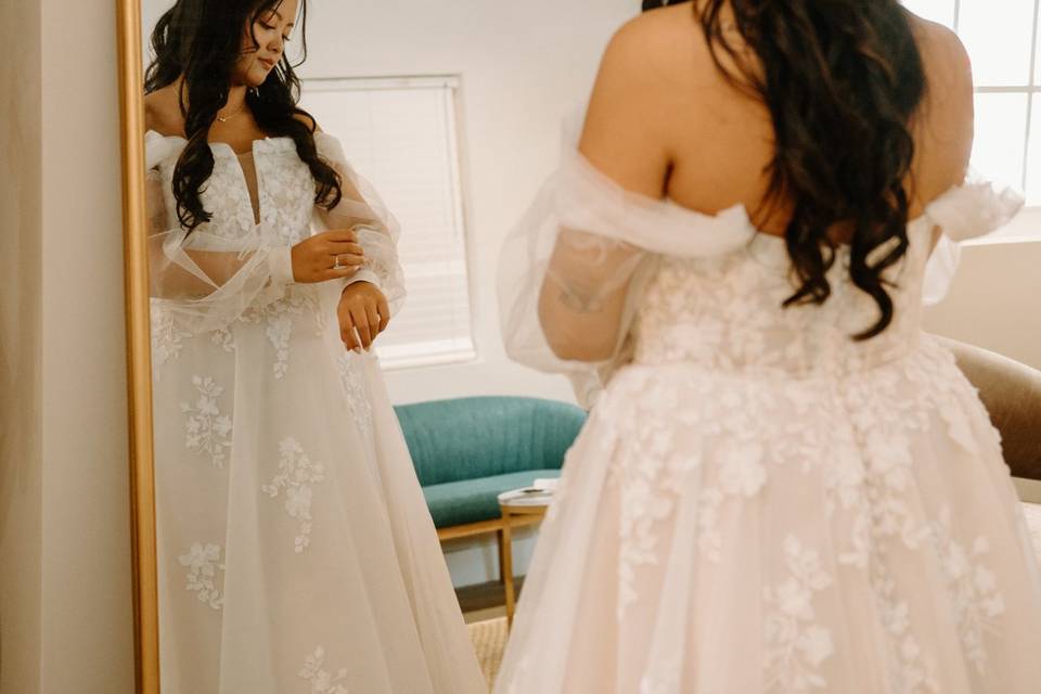 Patio First Look Bridesmaids