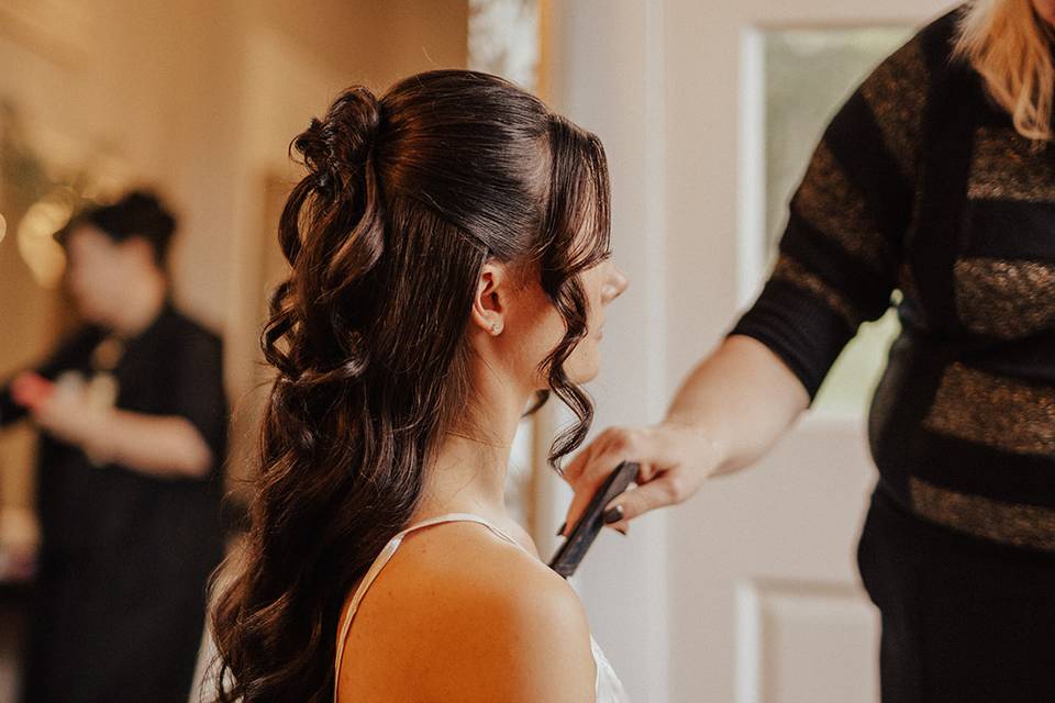 Bridal hair and makeup touchup