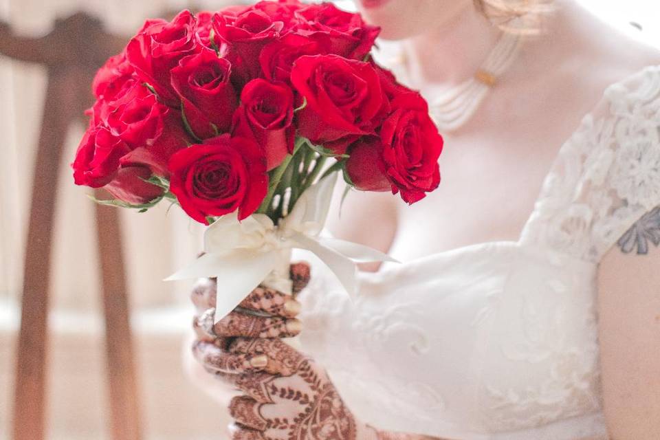 Bride with red bouquet