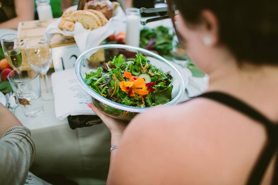 Salad with edible flowers