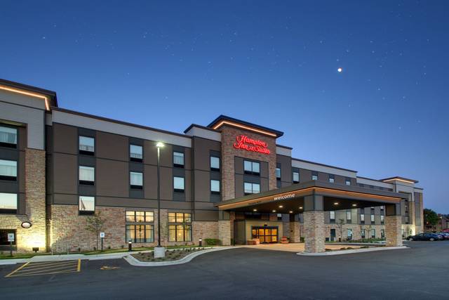 Hampton Inn & Suites Milwaukee West