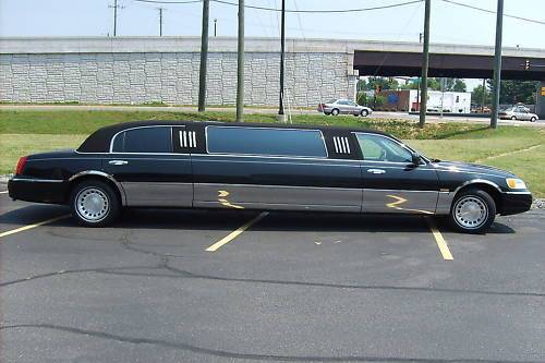 8 passenger Lincoln town car stretch