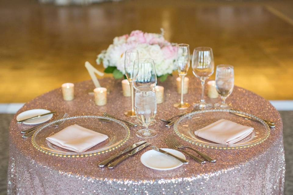 Table setting - photo by laura hernandez photography