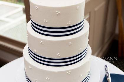 Wedding Cake by FlourGirl Patissier - Alllison & Chris - Jason Mann Photography