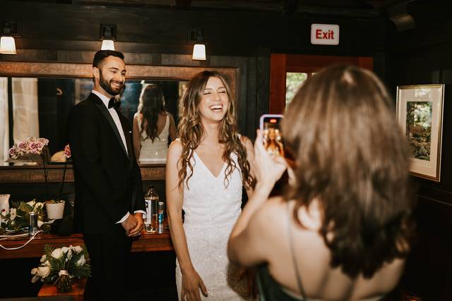 Bridal party getting ready