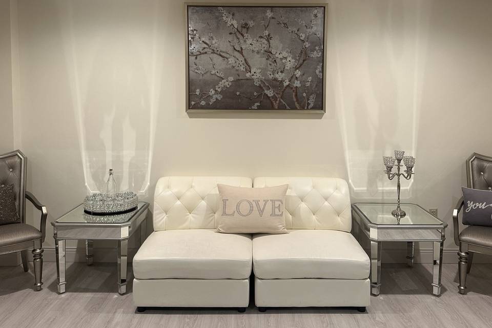 Luxury Bridal Suite Lounge