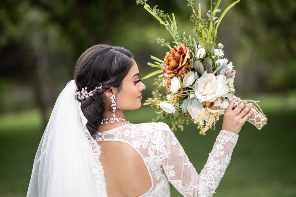 Bride & Bouquet