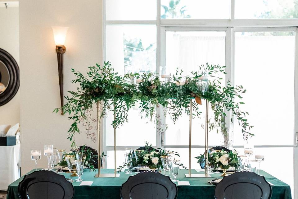 Unique Guest Tablescape