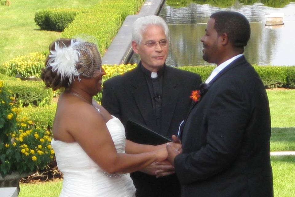 Wedding by the fountain