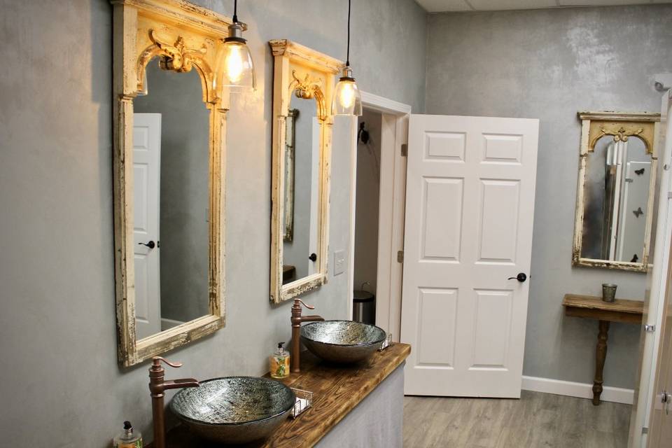 Bridal Suite Restroom