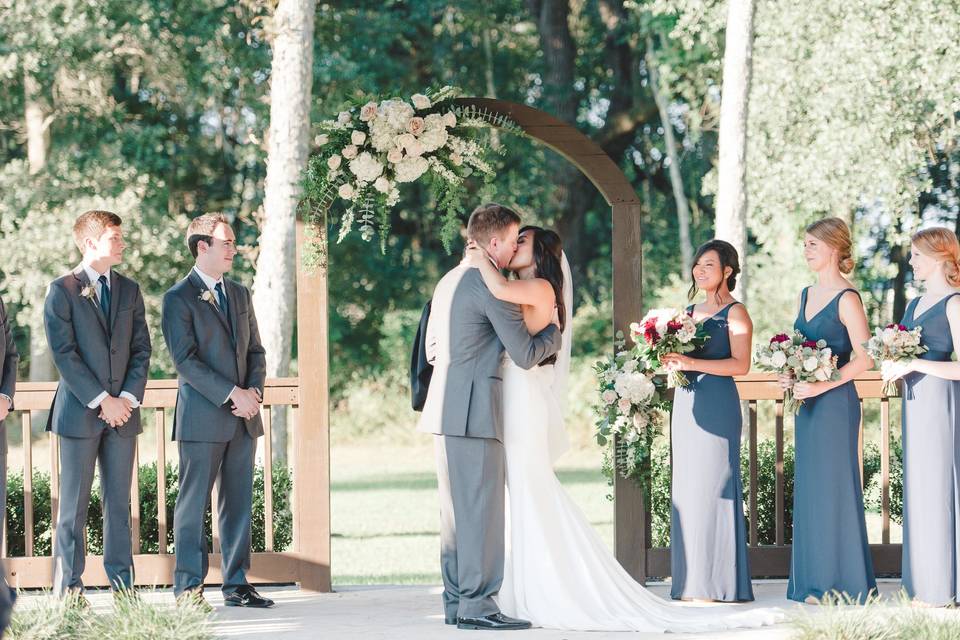 First kiss as a married couple