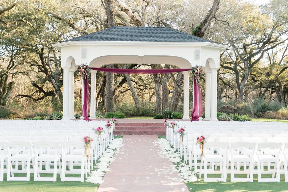 White wedding pavilion at Magnolia Manor