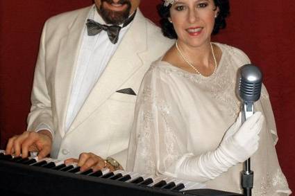 Vocalist Diane Martinson & Pianist JJ Saecker perform Jazz Age 1920's & 30s Gatsby style music for cocktails and dinner.
