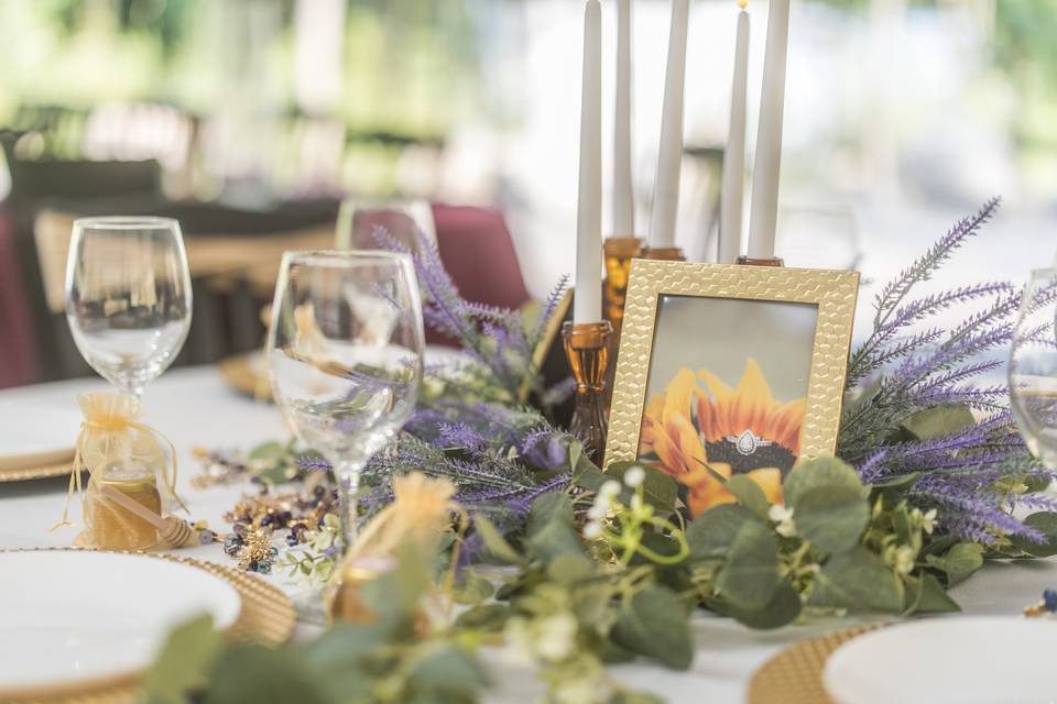 Table setting- honey themed