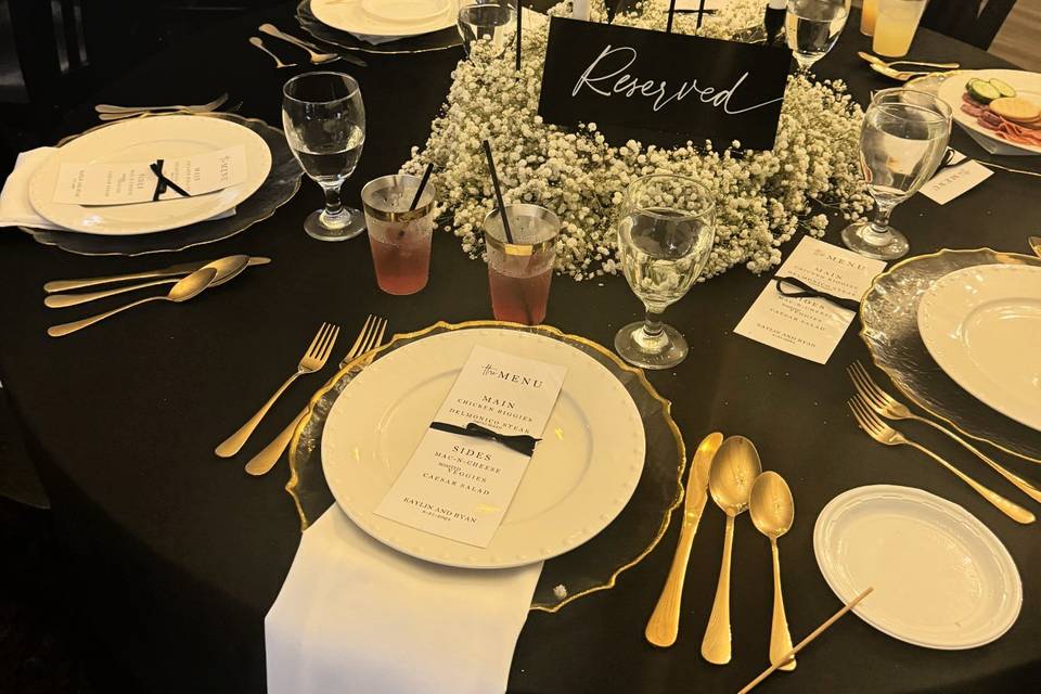 Table with black and white