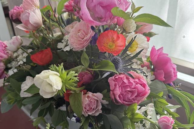 Jumbo luxe arrangement