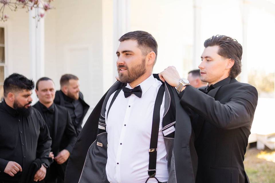 Authentic wedding day moments