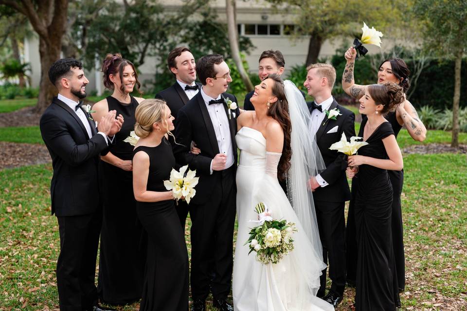 Big bridal party portrait